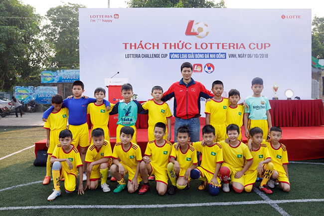 Quyết tâm cao độ của các cầu thủ nhí trong vòng loại “Lotteria Challenge Cup 2018” tại Vinh.