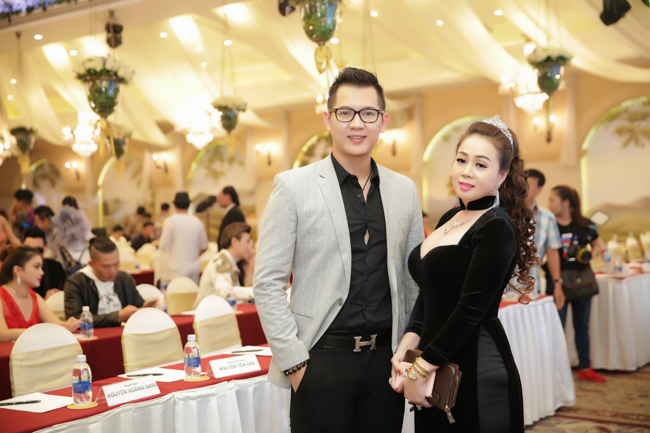 Nam vương Hải Quân tình tứ á khôi Ngọc Diễm thu hút nhiều sự chú ý