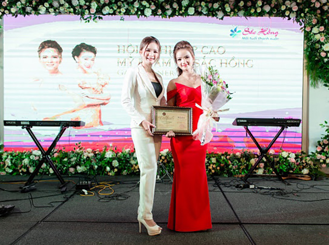 Cao Thị Ngọc – Mẹ bỉm sữa thành công từ thương hiệu mỹ phẩm Sắc Hồng