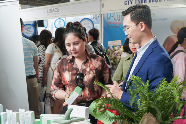 Hội nghị KHKT ĐH Y dược TPHCM lần thứ 36 giới thiệu nhiều thiết bị công nghệ cao cho ngành làm đẹp