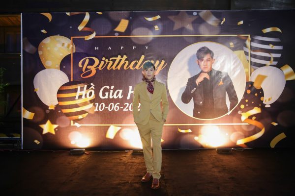 Hồ Gia Hùng “bật khóc” tại đại tiệc sinh nhật trên du thuyền Elisa