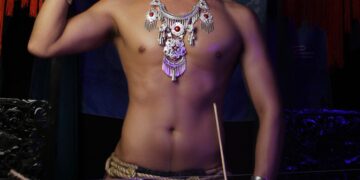 Ảnh “nóng” khoe cơ thể của Siêu mẫu Văn Cường gây sốt