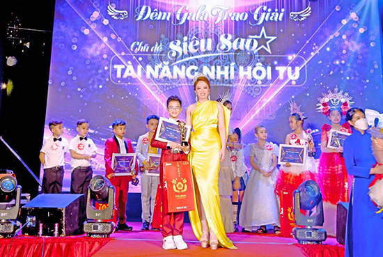 “Hoàng tử bé” Trần Dương Thiên Bảo đăng quang Quán Quân Siêu sao Tài năng nhí