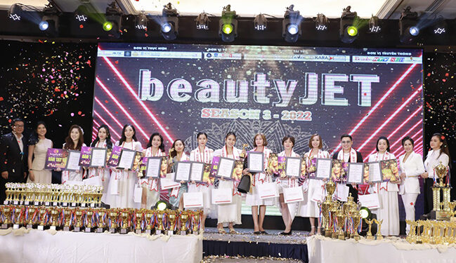 Dược sỹ Huyền Ly được vinh danh Bàn Tay Vàng tại Beauty Jet mùa 3