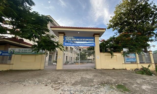 Tạm đình chỉ công tác phó hiệu trưởng bị tố sàm sỡ nữ sinh ở Tây Ninh