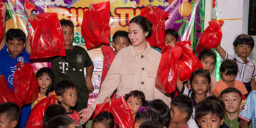 Hoa hậu Đoàn Hồng Trang mang đêm Hội trăng rằm về cho các bé thiếu nhi