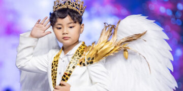 Best Model Kids 2022 Phạm Hiếu Trung tỏa sáng trên sàn catwalk