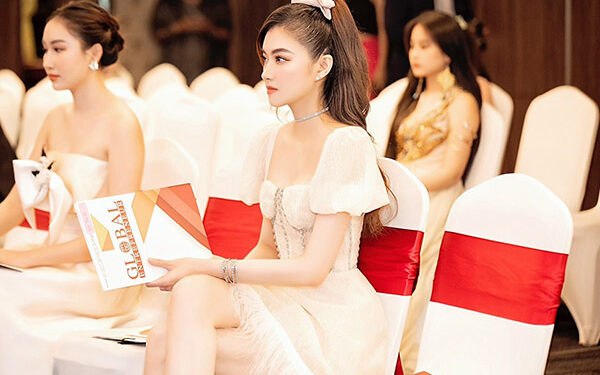 Á Quân Thu Hà ngồi “ghế nóng” Vòng Sơ khảo cuộc thi Hoa Khôi Công Sở 2022