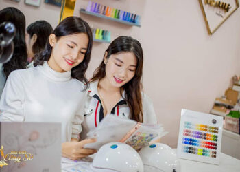 Bùi Hồng: “Cô nhân viên bán khẩu trang y tế đến với cuộc thi Hoa Khôi Công Sở”