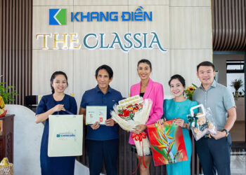 Siêu mẫu Trang Lạ mua nhà sân vườn tặng bố mẹ đón Tết