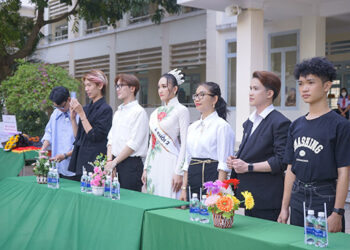 Á khôi Công Sở Dương Ngọc Gấm rạng ngời trong chuyến về thăm trường cũ