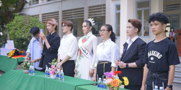 Á khôi Công Sở Dương Ngọc Gấm rạng ngời trong chuyến về thăm trường cũ