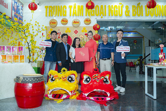 Hoa Hậu Doanh Nhân – CEO Hoàng Thúy khai Xuân Chi nhánh 9 HT Entertainment tại Summer Center Bình Dương