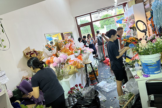 Shop hoa Ruby Flower liên tục nổ đơn trước ngày Quốc Tế Phụ Nữ 8/3