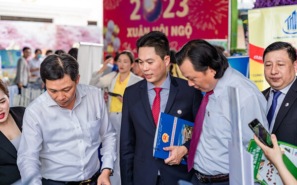 Có tới hơn 120 gian hàng thuộc mọi lĩnh vực trong Chương trình ““Kết Nối Giao Thương B2B – Đồng Hành Và Phát Triển”