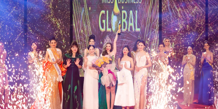 Nguyễn Thị Thảo đăng quang “Hoa hậu Doanh nhân Toàn cầu 2023”