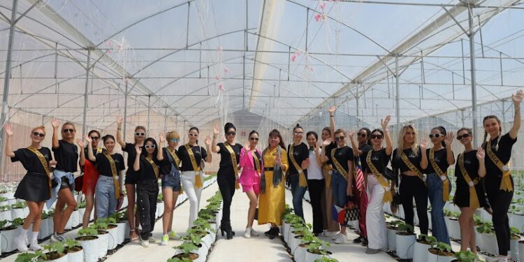 Thí sinh Hoa hậu Doanh nhân Toàn cầu 2023 thích thú quảng bá hình ảnh Du lịch Sinh thái Nông nghiệp Đắk Nông