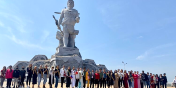 22 thí sinh “Miss Business Global 2023 ” viếng tượng đài, dâng hoa Anh hùng N’Trang lơng