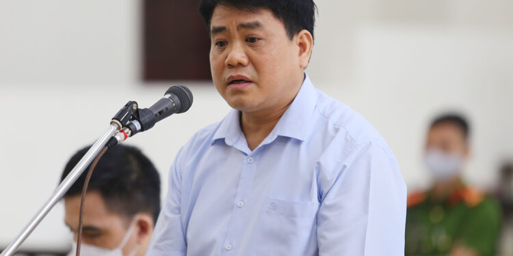 Ông Nguyễn Đức Chung bị cáo buộc ‘nhận 2,6 tỷ đồng’ trong vụ trồng cây xanh