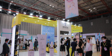 Sôi động khu trưng bày giới thiệu sản phẩm trong Ngày hội Thẩm mỹ Nội khoa Việt Nam 2023