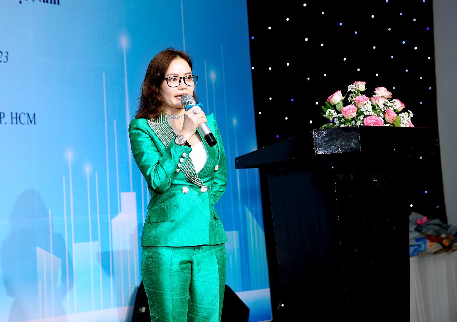 Nhà báo Chu Loan – đại diện Tạp chí Sức khỏe Cộng đồng chia sẻ, tri ân đến Báo chí và Doanh nghiệp.