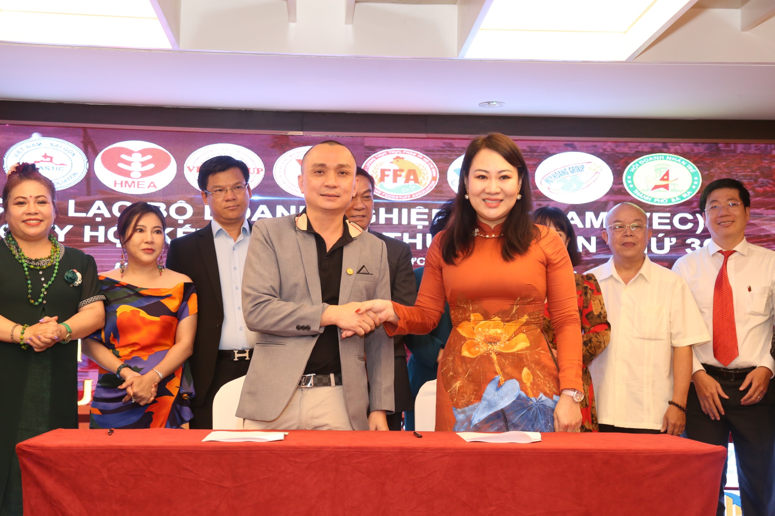 Lễ ký kết hợp tác toàn diện giữa CLB Doanh nghiệp Việt Nam  – Hội Hữu nghị Việt Nam Đông Nam Á TP Hồ Chí Minh
