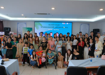 Họp báo ra mắt sách “Kỹ năng giao tiếp – Nói sao cho vừa”