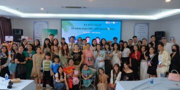 Họp báo ra mắt sách “Kỹ năng giao tiếp – Nói sao cho vừa”