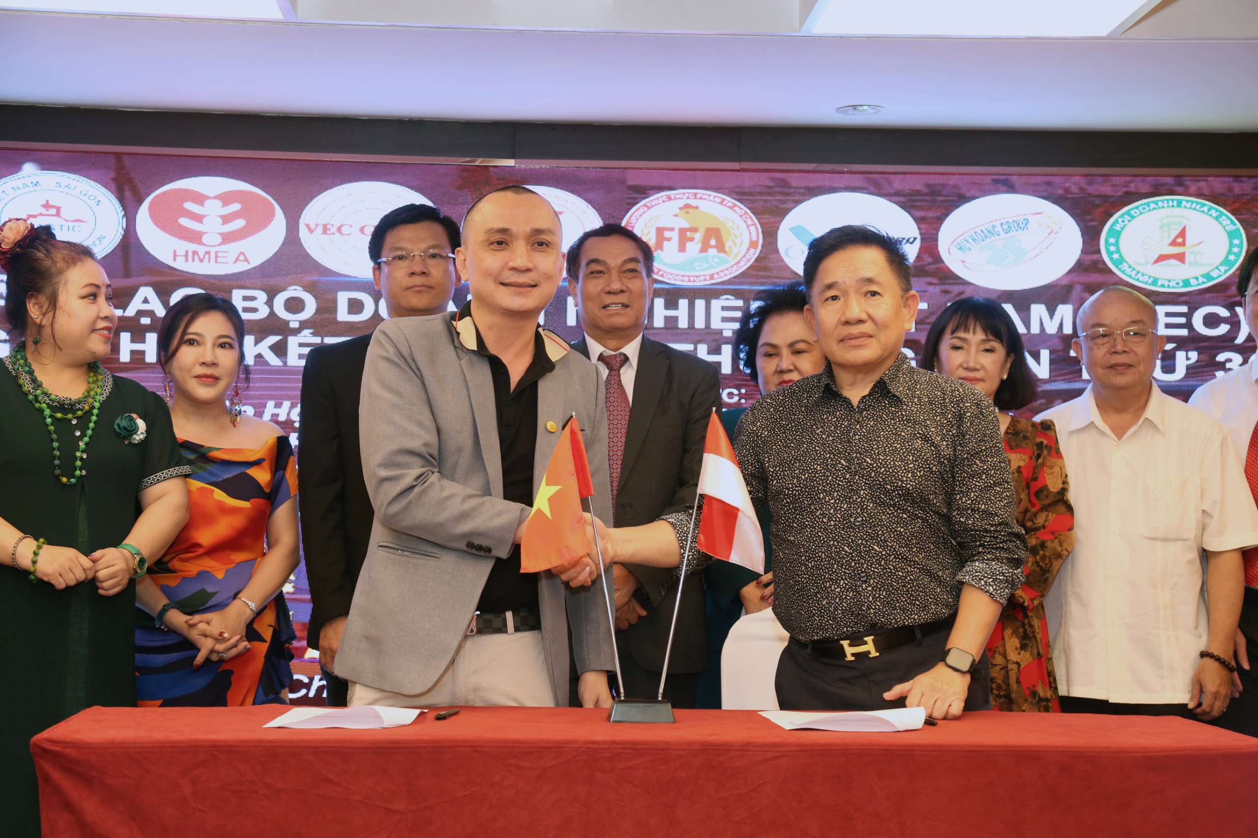 Lễ ký kết hợp tác toàn diện giữa CLB Doanh nghiệp Việt Nam với Hiệp hội Doanh nghiệp Indonesia tại Việt Nam