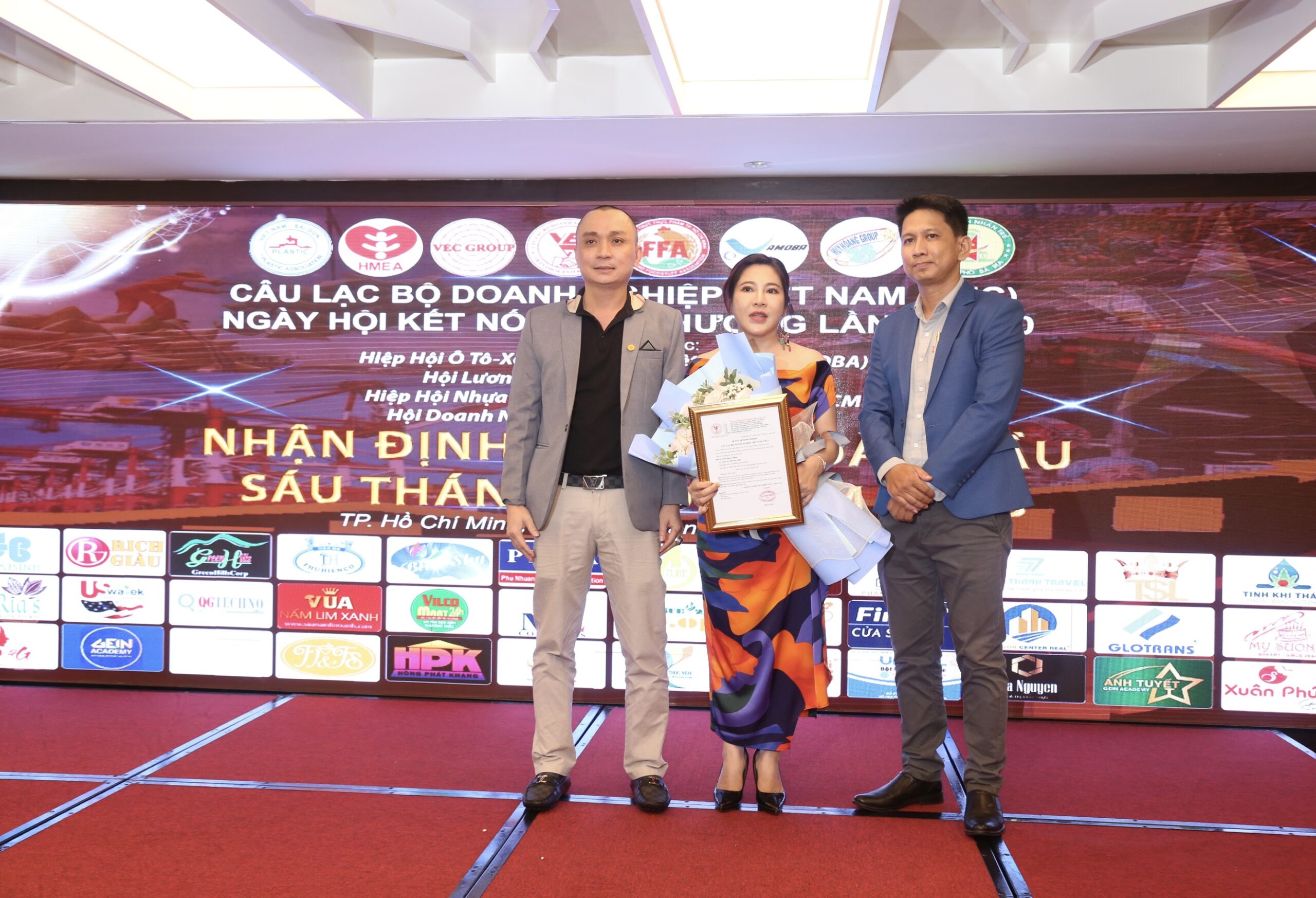 Bà Nguyễn Thị Thu Hiền - Tổng giám đốc công ty TH Newlife được bổ nhiệm làm Phó Chủ tịch phụ trách ban xuất nhập khẩu CLB Doanh nghiệp Việt Nam