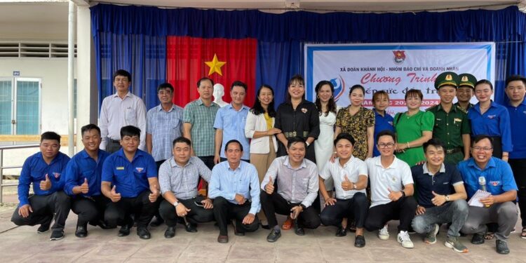 Cà Mau: Tiếp sức đến trường cho học sinh khó khăn tại xã biển Khánh Hội