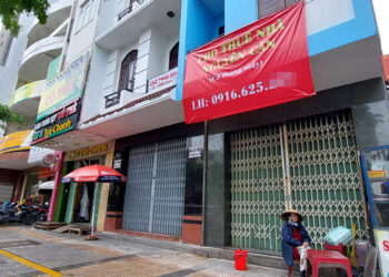 Mặt bằng ế ẩm: Chủ nhà dài cổ chờ, khách thuê ngấm ‘bài học xương máu’