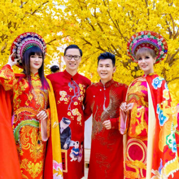 Nhiều nghệ sĩ “xúng xính” trong tà áo dài truyền thống “check-in” tại Lễ hội Tết Việt