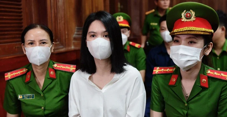 Ngọc Trinh bị phạt 1 năm tù nhưng cho hưởng án treo