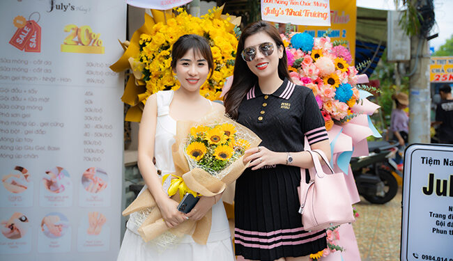 Hoa hậu Dương Yến Nhung chọn Tiệm Nails July’s – Tháng 7 làm địa điểm chăm sóc móng và  chăm sóc sắc đẹp