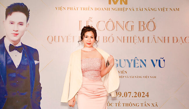 Hoa hậu thân thiện Phan Ngọc Quyên dạt danh hiệu với những giọt nước mắt