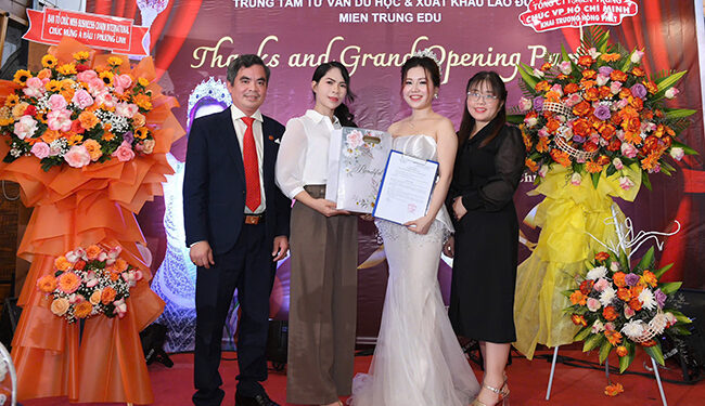 Á hậu 1 Hồ Thị Phương Linh tổ chức tiệc mừng và nhận chức giám đốc