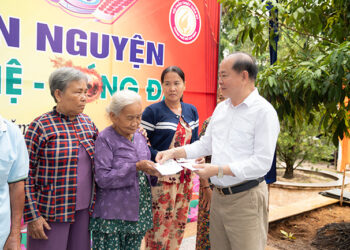 Gia tộc họ Lê mang 100 phần quà nghĩa tình đến với bà con Bến Cầu