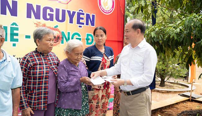 Gia tộc họ Lê mang 100 phần quà nghĩa tình đến với bà con Bến Cầu