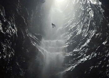 Quảng Trị phát hiện hang động dạng hố sụt có thác nước dài gần 600 m